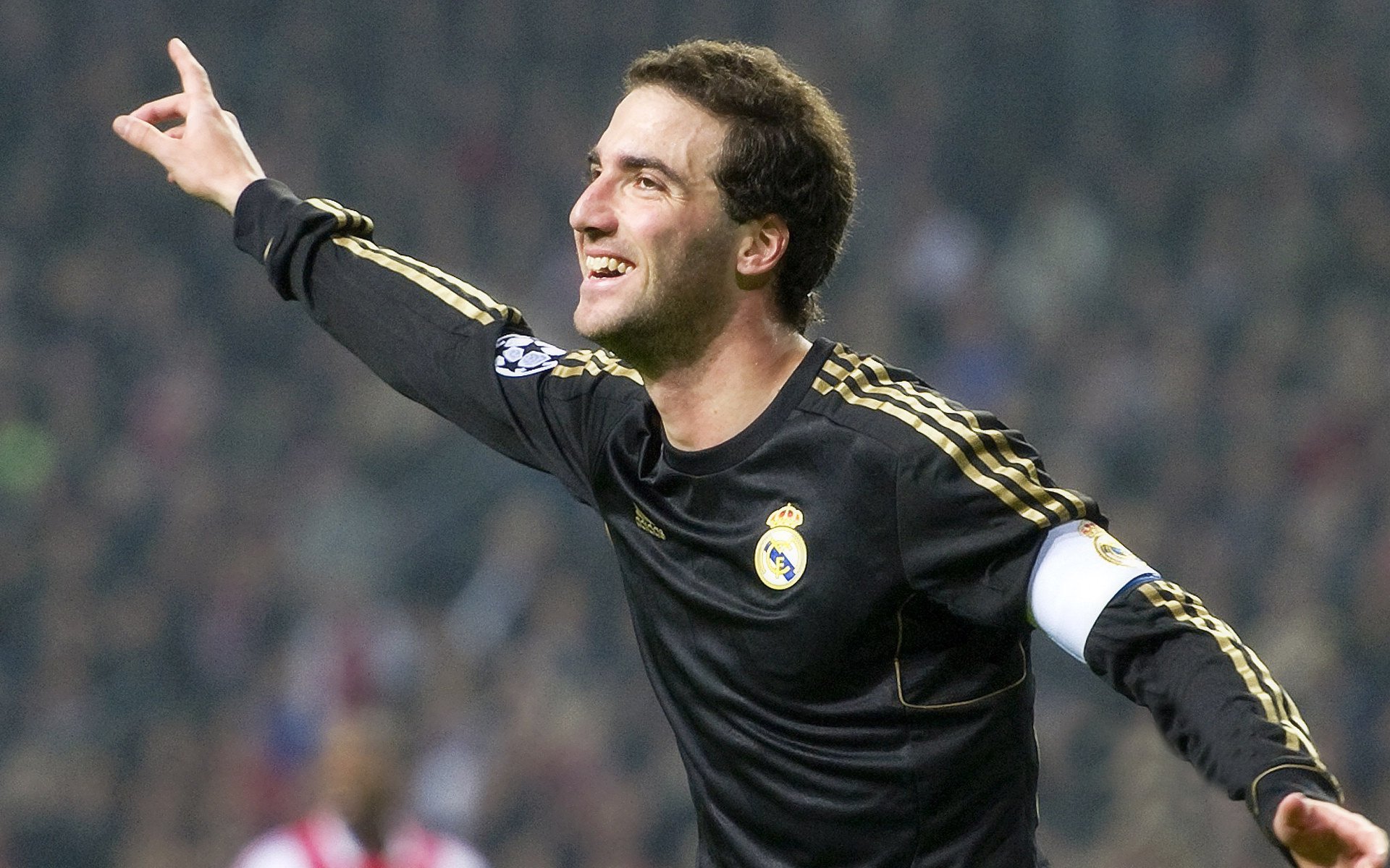 “胡利安·门德斯:阿根廷橄榄球的未来明星,进攻与防守双全”