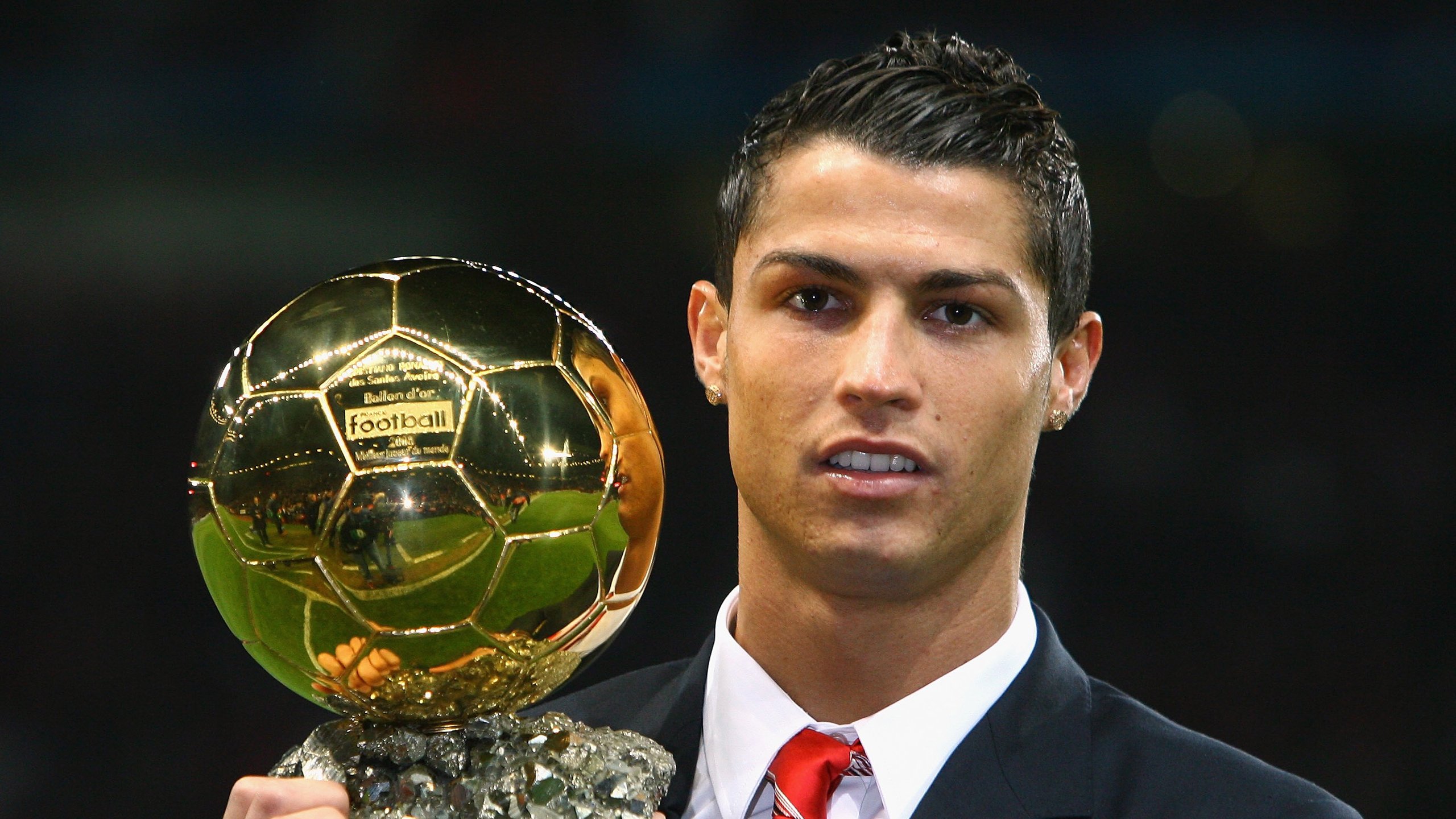 李恩:无论进攻还是防守,他都在全黑队中场起到了至关重要的作用