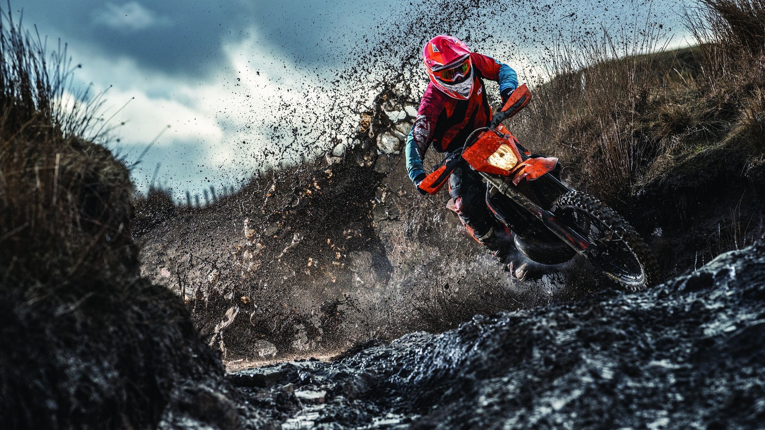 火箭中锋连续完成封盖点燃队友士气,火箭中锋是谁